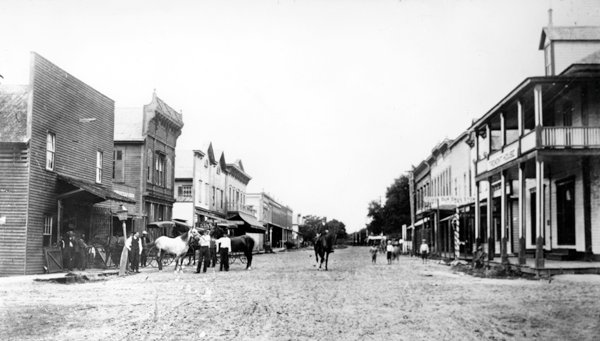 Historical photograph of downtown Bartow, Florida with horses and dirt streets in the early 1900s